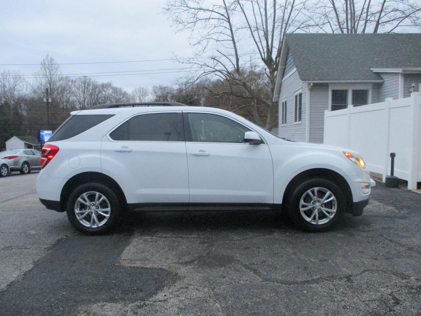 2017 WHITE Chevrolet Equinox LT 2WD (2GNALCEK3H1) with an 2.4L L4 DOHC 16V FFV engine, 6A transmission, located at 540a Delsea Drive, Sewell, NJ, 08080, (856) 589-6888, 39.752560, -75.111206 - Photo#8