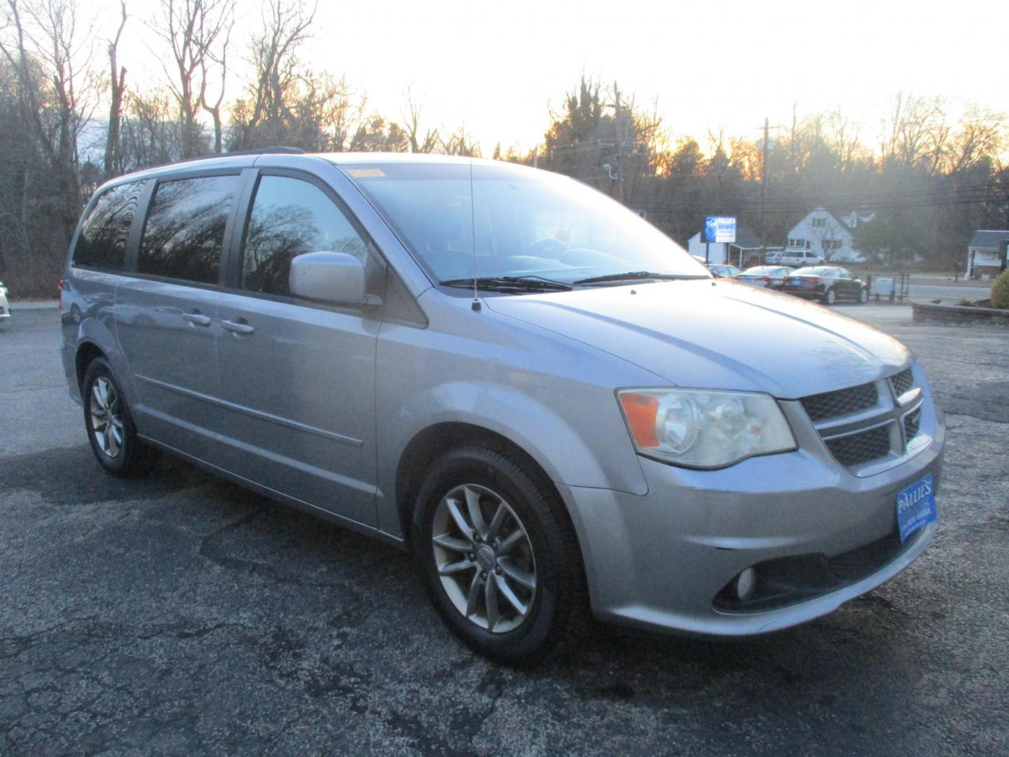 2013 GRAY Dodge Grand Caravan R/T (2C4RDGEG3DR) with an 3.6L V6 DOHC 24V engine, 6-Speed Automatic transmission, located at 540a Delsea Drive, Sewell, NJ, 08080, (856) 589-6888, 39.752560, -75.111206 - Photo#11