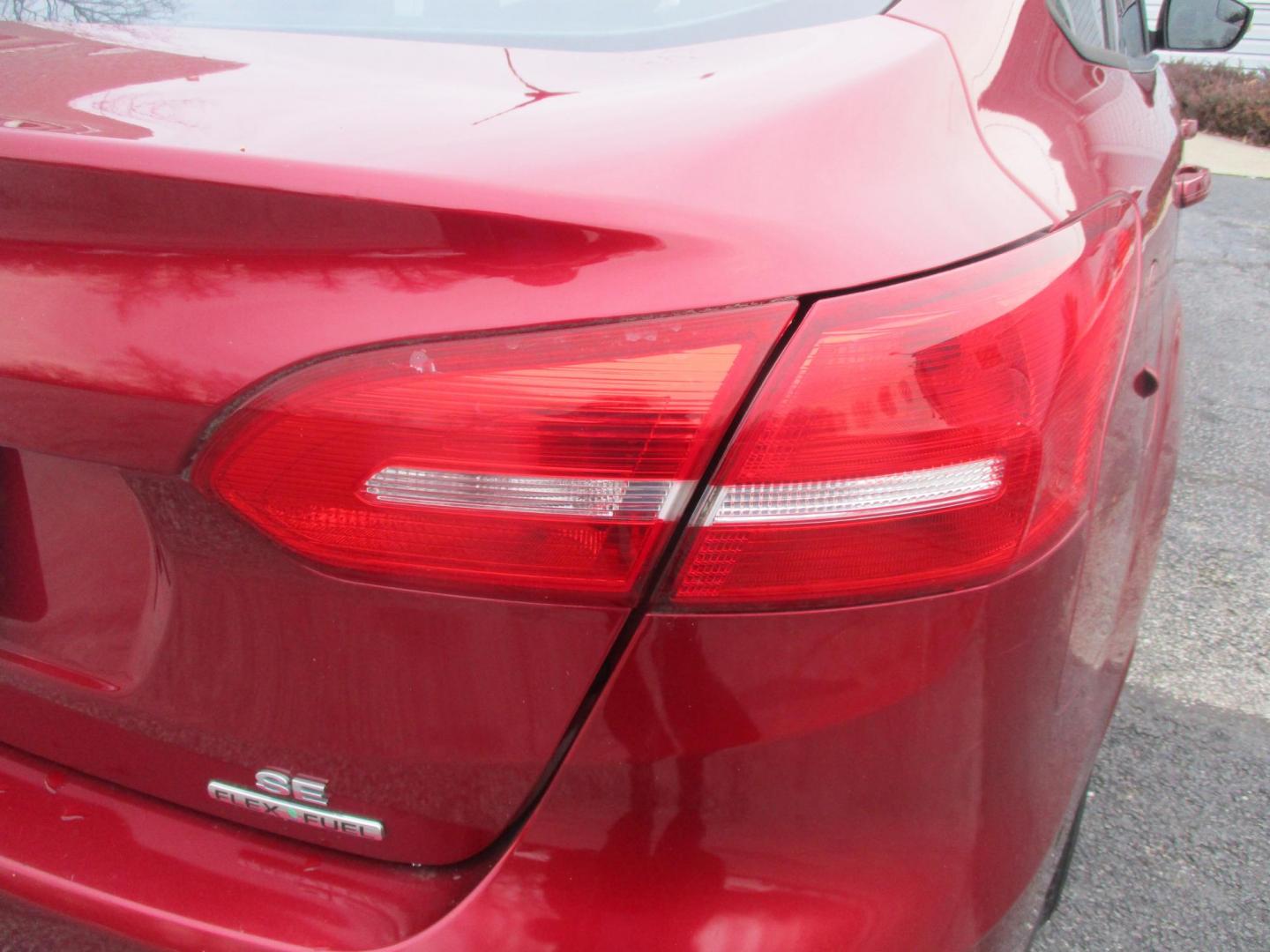 2015 RED Ford Focus SE Sedan (1FADP3F25FL) with an 2.0L L4 DOHC 16V engine, located at 540a Delsea Drive, Sewell, NJ, 08080, (856) 589-6888, 39.752560, -75.111206 - Photo#6