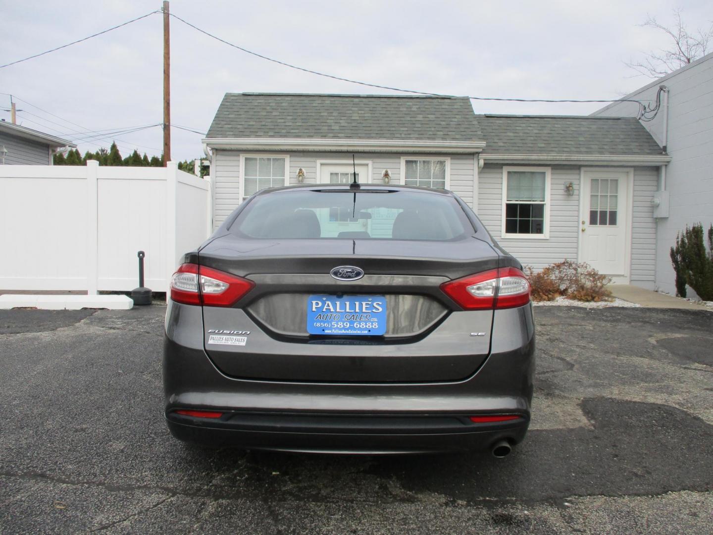 2016 GRAY Ford Fusion SE (3FA6P0H79GR) with an 2.5L L4 DOHC 16V engine, 6-Speed Automatic transmission, located at 540a Delsea Drive, Sewell, NJ, 08080, (856) 589-6888, 39.752560, -75.111206 - Photo#4