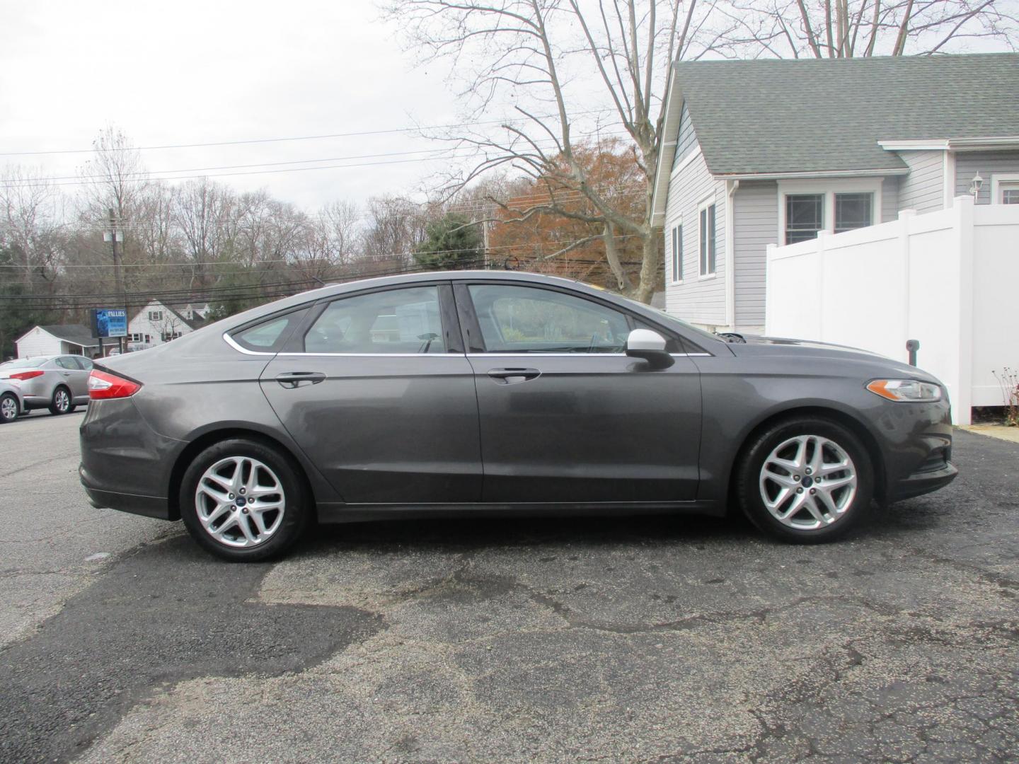 2016 GRAY Ford Fusion SE (3FA6P0H79GR) with an 2.5L L4 DOHC 16V engine, 6-Speed Automatic transmission, located at 540a Delsea Drive, Sewell, NJ, 08080, (856) 589-6888, 39.752560, -75.111206 - Photo#8