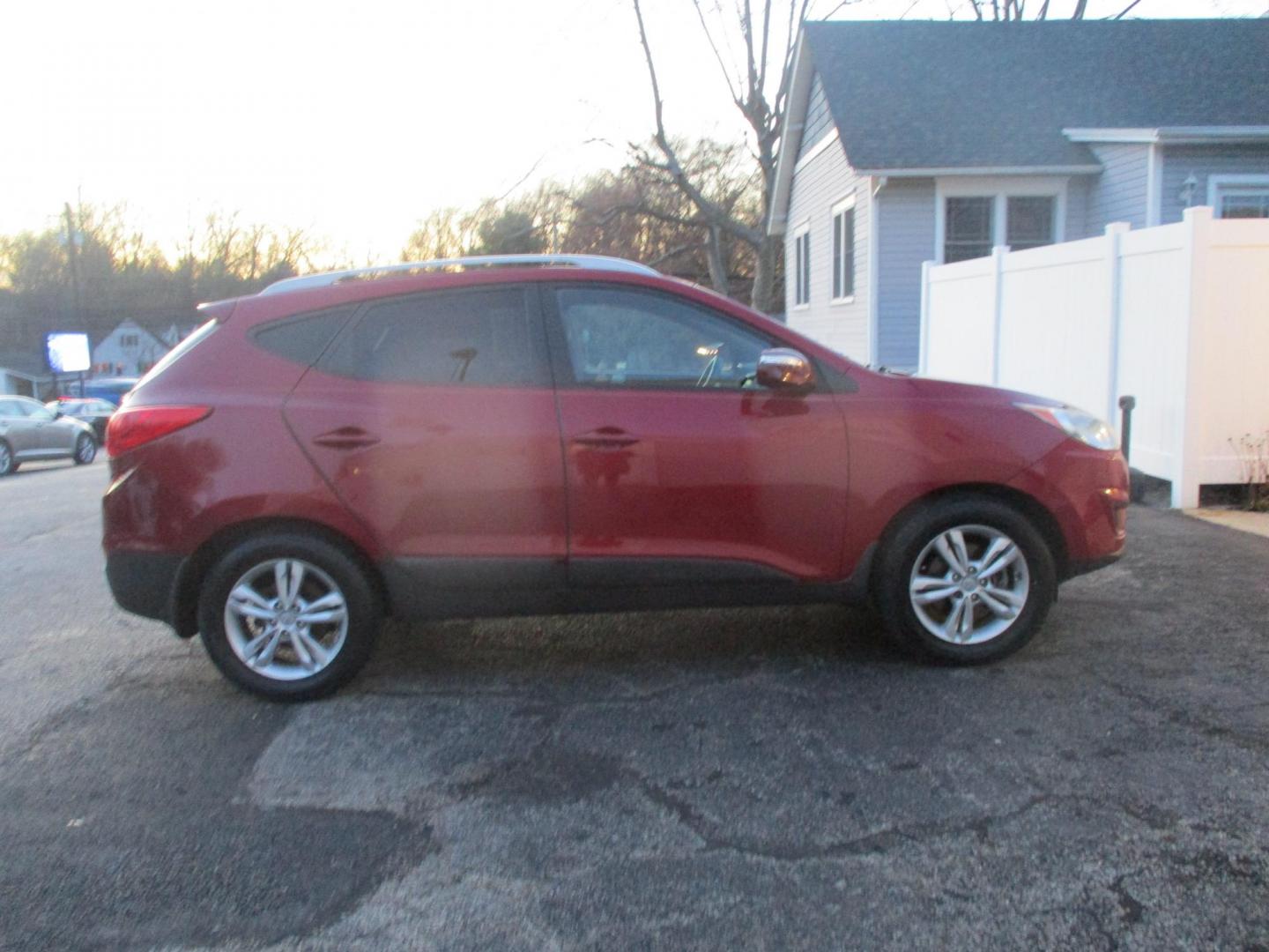 2012 Hyundai Tucson Limited Auto AWD (KM8JUCAC2CU) with an 2.4L L4 DOHC 16V engine, 6-Speed Automatic transmission, located at 540a Delsea Drive, Sewell, NJ, 08080, (856) 589-6888, 39.752560, -75.111206 - Photo#8