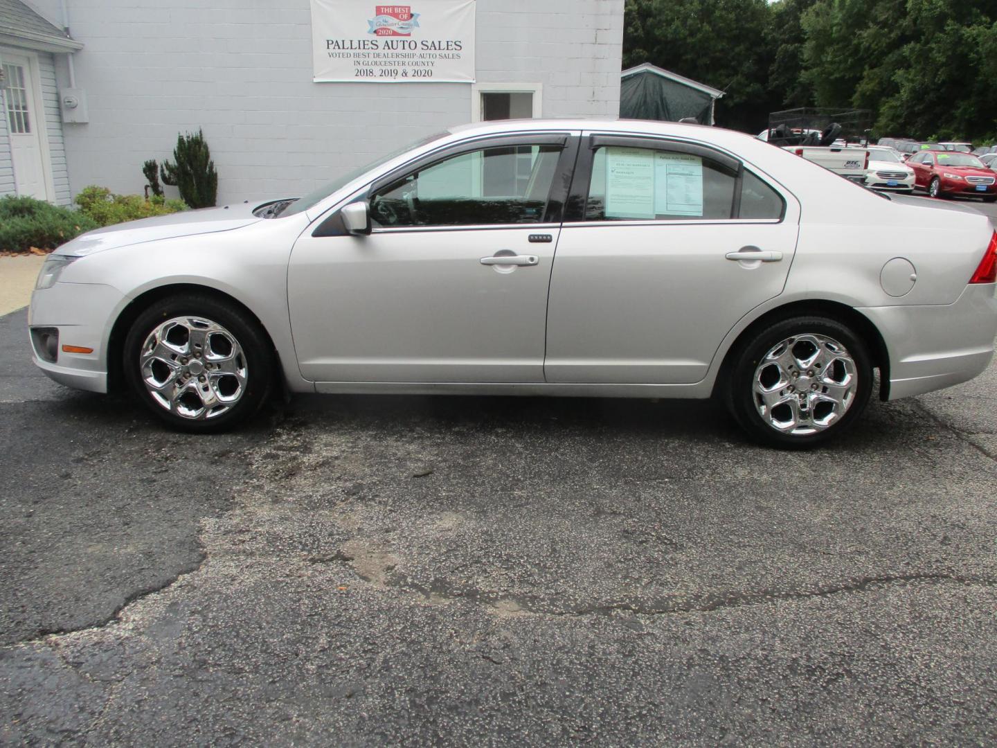 2011 SILVER Ford Fusion I4 SE (3FAHP0HA8BR) with an 2.5L L4 DOHC 16V engine, AUTOMATIC transmission, located at 540a Delsea Drive, Sewell, NJ, 08080, (856) 589-6888, 39.752560, -75.111206 - Photo#2