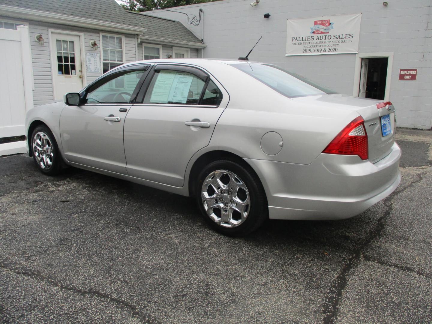 2011 SILVER Ford Fusion I4 SE (3FAHP0HA8BR) with an 2.5L L4 DOHC 16V engine, AUTOMATIC transmission, located at 540a Delsea Drive, Sewell, NJ, 08080, (856) 589-6888, 39.752560, -75.111206 - Photo#3