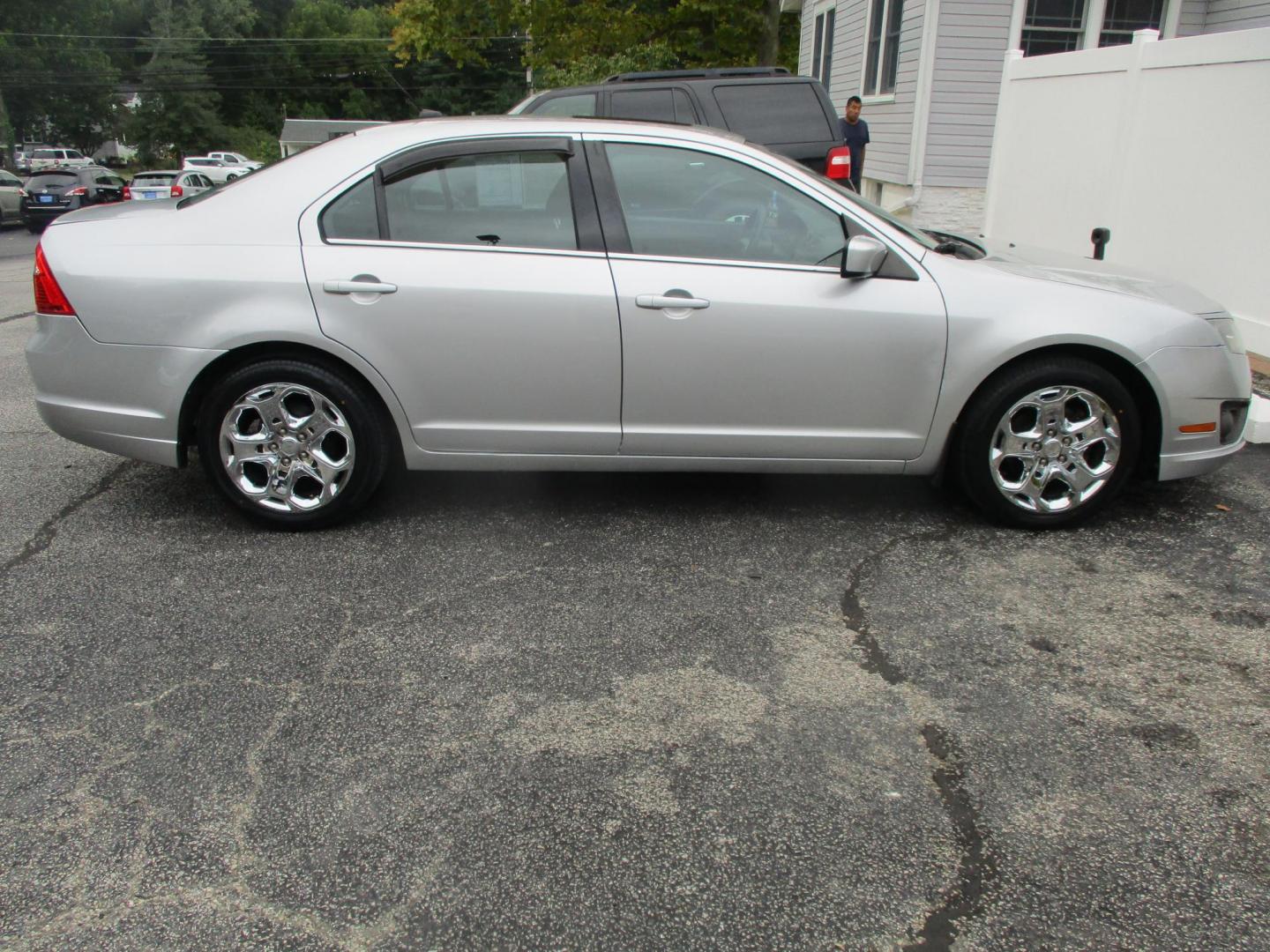 2011 SILVER Ford Fusion I4 SE (3FAHP0HA8BR) with an 2.5L L4 DOHC 16V engine, AUTOMATIC transmission, located at 540a Delsea Drive, Sewell, NJ, 08080, (856) 589-6888, 39.752560, -75.111206 - Photo#8